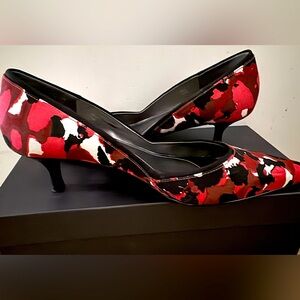 Tahari kitten heal pumps.